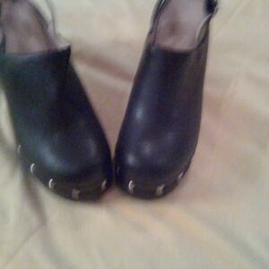 Elegant Black Women's Clogs
